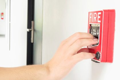 Couverture anti-feu : un équipement essentiel pour la sécurité incendie individuelle et collective