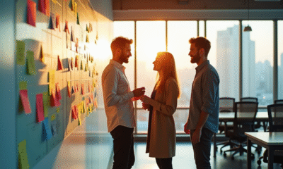 Groupe de collègues créatifs dans un bureau lumineux