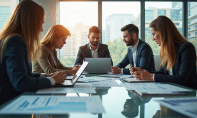 Groupe de professionnels dans un bureau lumineux pour l article